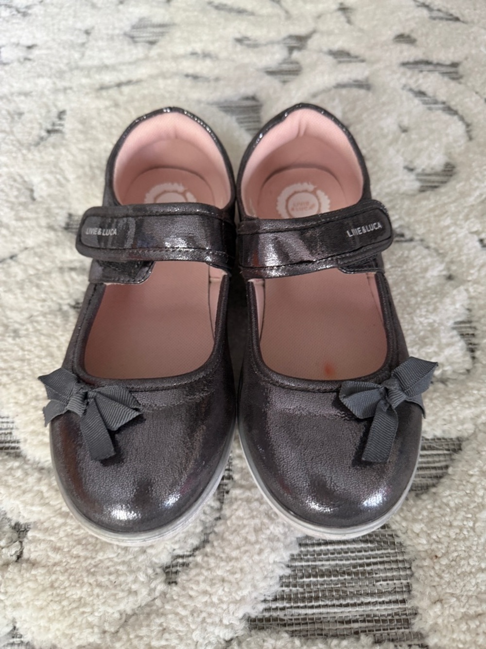 Livie & Luca Girls Metallic Black silver  Mary Jane Shoes big kids sz 2 like new